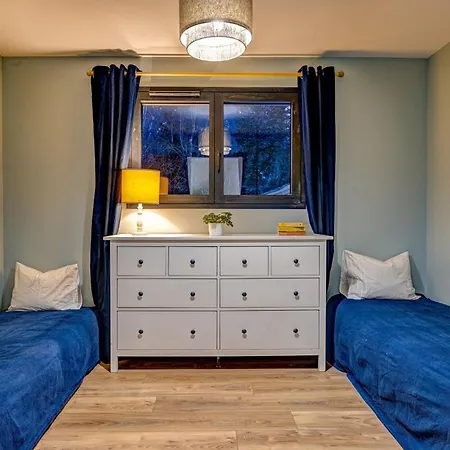 Beautiful New Flat By The Forest דירה שאמוני