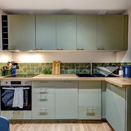 Beautiful New Flat By The Forest דירה *